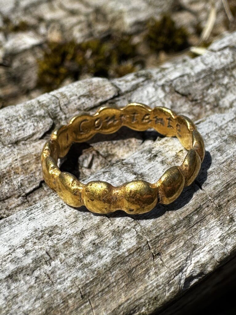 Elizabethan Gold Post Ring