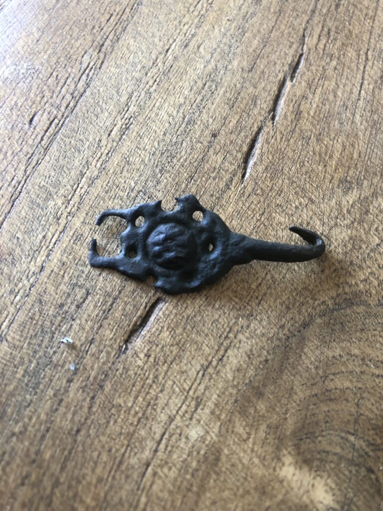 Tudor dress hook