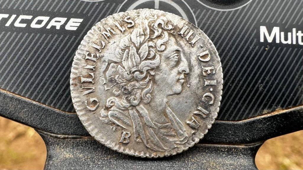 Silver Shilling W111 Bristol mint